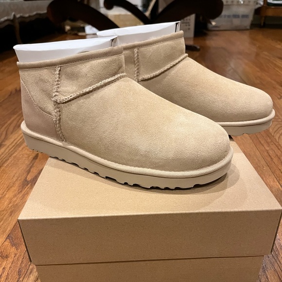 BRAND NEW IN BOX Ugg Ultra Mini Boots in Driftwood. - Picture 1 of 5